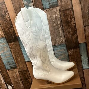 Ouepiano white retro embroidered tall boots